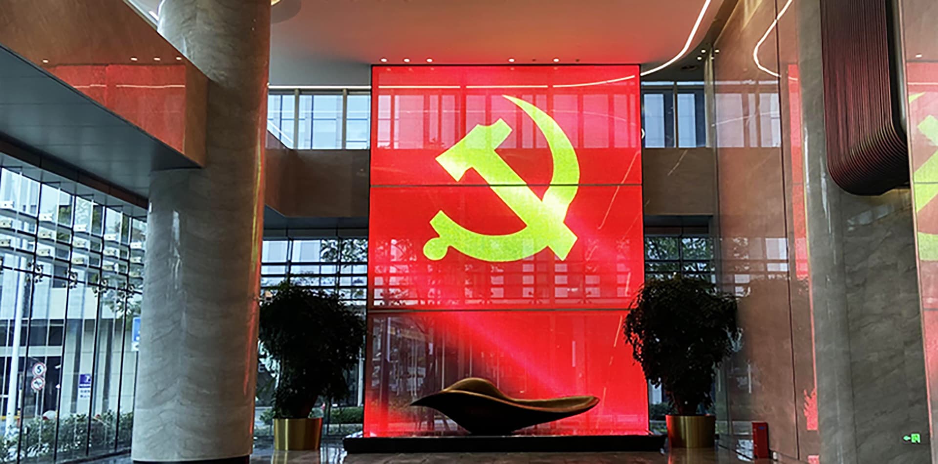 Hangrong Building is a subsidiary of China Aviation Industry Group's LED glass screen