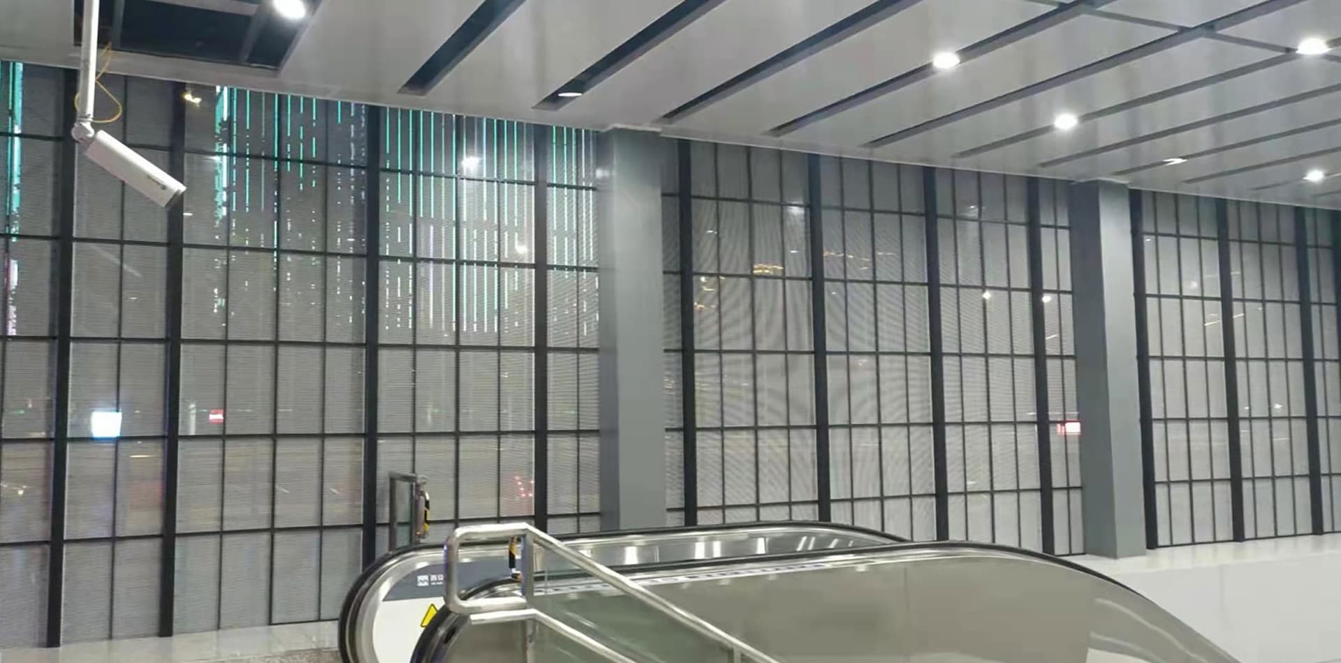 西安地铁站P3.91LED透明屏